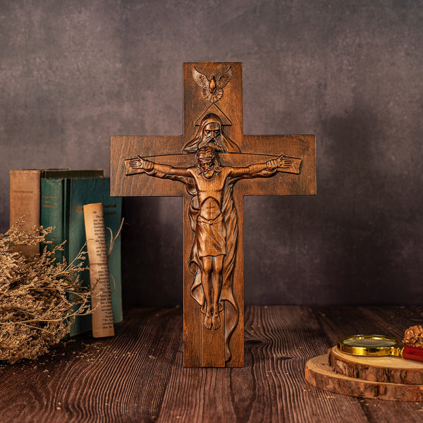 Viiona Kruzifix der Heiligen Dreifaltigkeit, Holzdekor