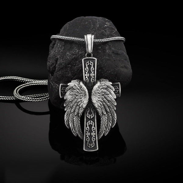 Keltische Halskette mit geflügeltem Kruzifix aus reinem Zinn
