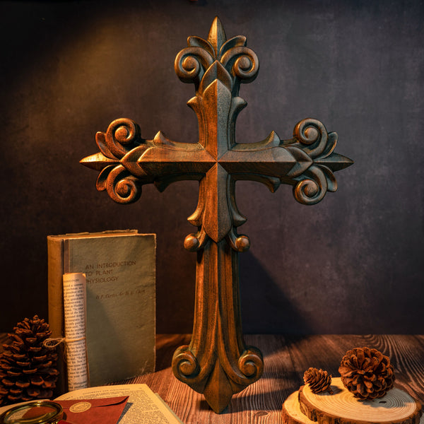 Croix en bois ornée de Viiona - Sculptée dans du bois naturel