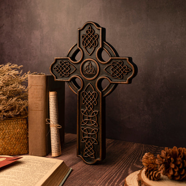 Keltisches Kreuz Holzschnitzerei 