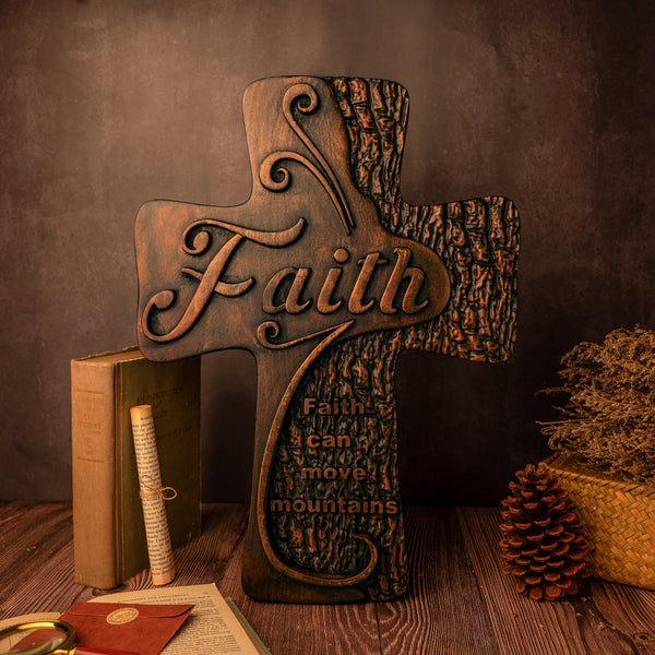 Verziertes Holzkreuz „Liebe“, „Glaube“, „Hoffnung“, Massivholzkreuz