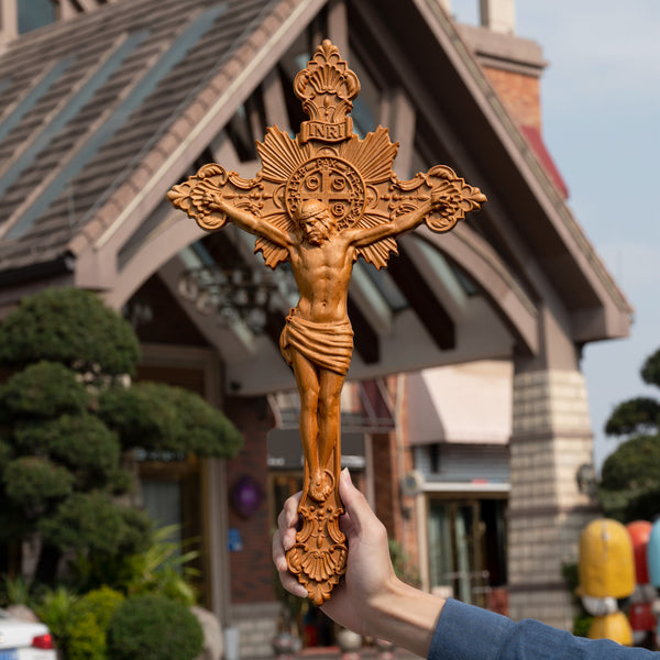 Croix Saint-Benoît Exorcisme bois sculpté - Soyez bénis vous et votre famille