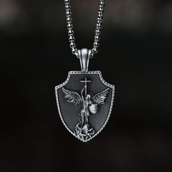 Engel-Kreuz-Schild-Christus-Halskette aus reinem Zinn