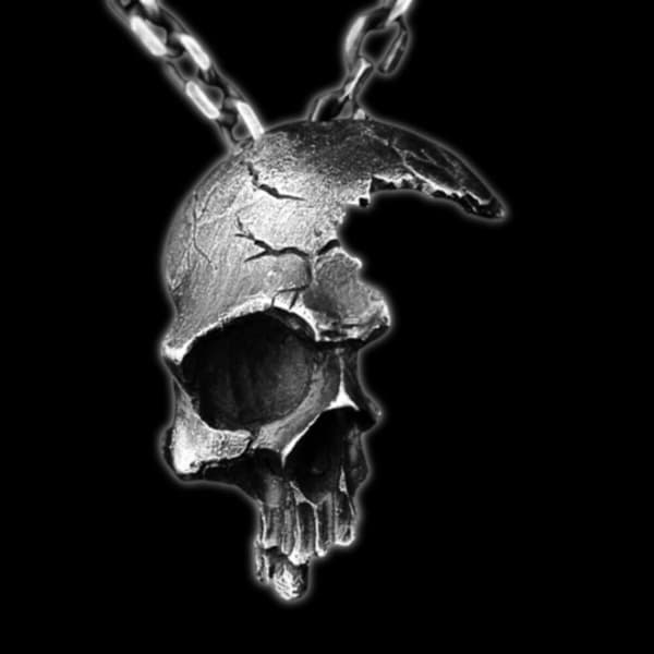 Broken skull necklace "Destroy"