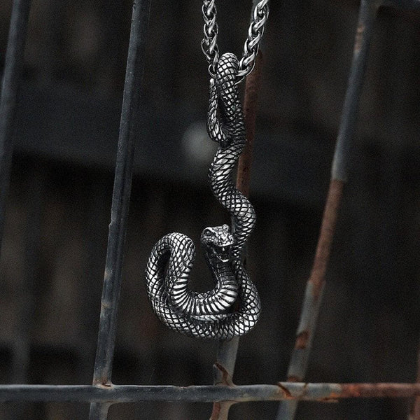Pendentif serpent enroulé en acier inoxydable