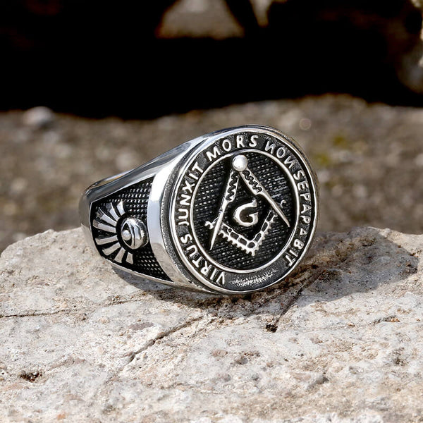 Totenkopf-Ring aus Edelstahl mit Mason-Symbol