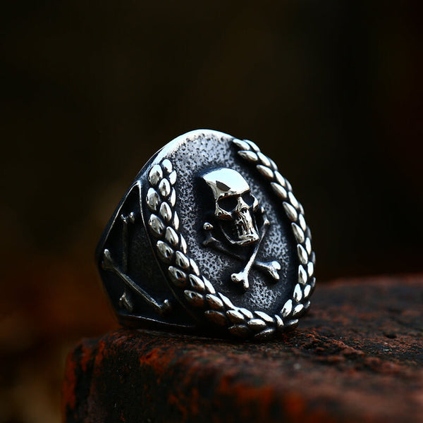 Punk-Ring mit gekreuzten Knochen und Totenkopf aus Edelstahl